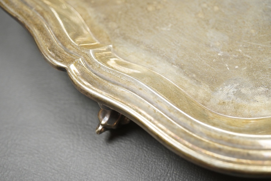 An Elizabeth II silver salver, by Viners Ltd, Sheffield, 1964, diameter 31.5cm, 25oz.